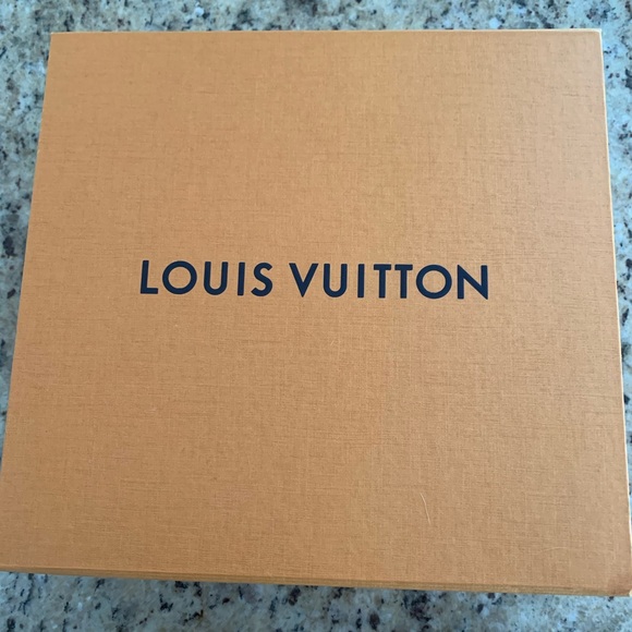 Authentic Louis Vuitton Vernis Reade PM - Picture 5 of 8